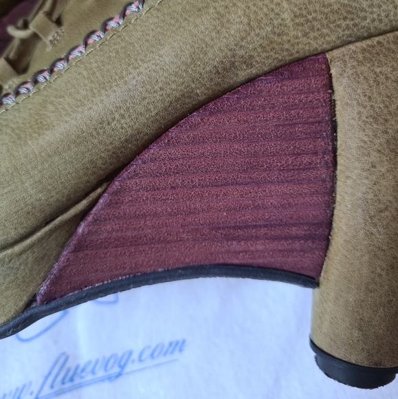 JOHN FLUEVOG Writes Angelou Bootie size 11. - Picture 3 of 10